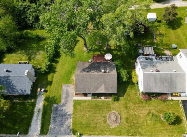 Building Photo - 911 W Briarcliff Dr