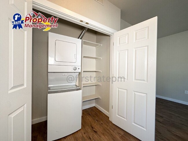 Building Photo - 272 W Mallard Dr