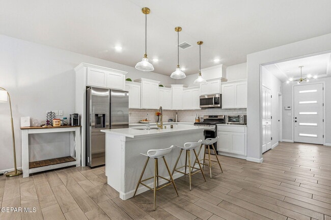 Building Photo - 6556 Ta Suil Pl