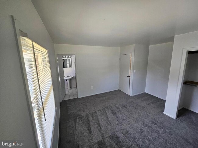 Building Photo - 49 Bonnie Ln