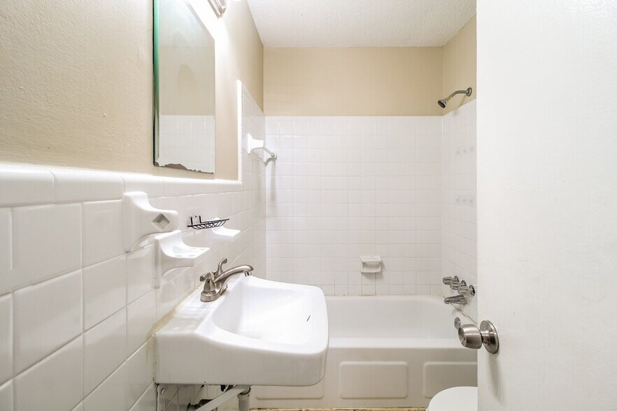 Building Photo - 5151 Hillside Dr NW