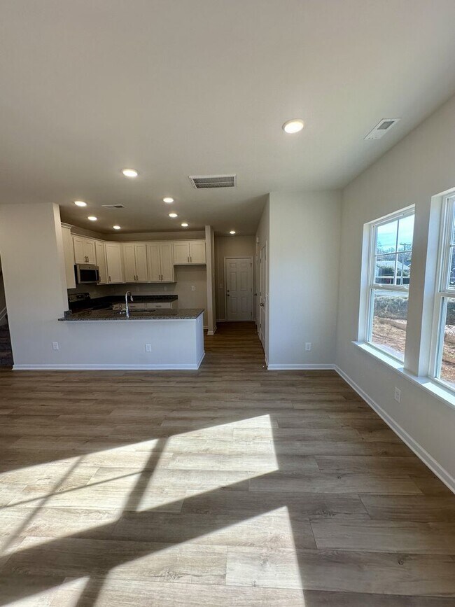 Building Photo - Nice 2BR/2BA