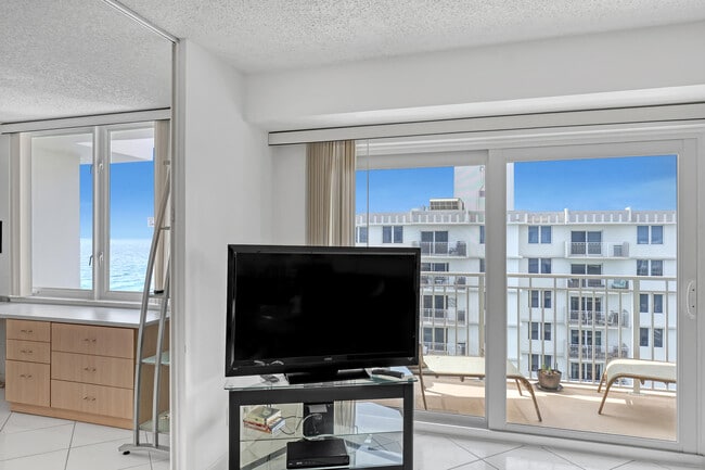 Building Photo - 3221 S Ocean Blvd