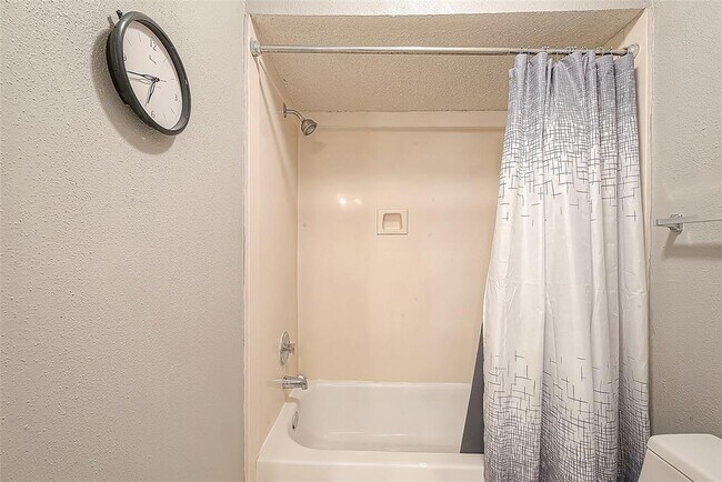 Building Photo - 14947 Heritage Wood Dr