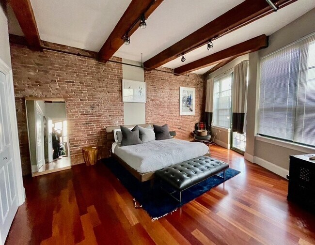 Building Photo - 126 N Washington St