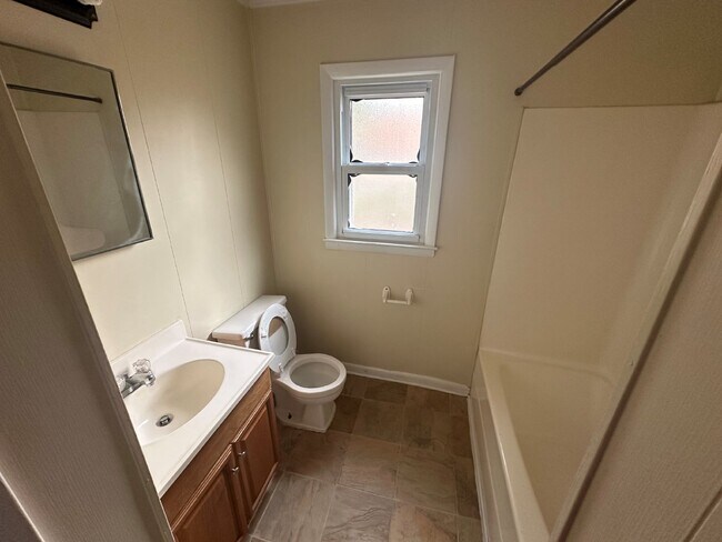 Building Photo - House for Rent