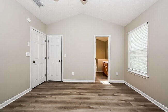 Building Photo - 896 Madison Ct