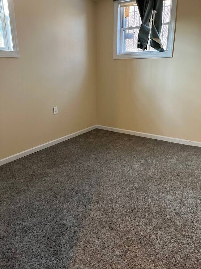 basement bedroom - 3101 Waclark Plz SE