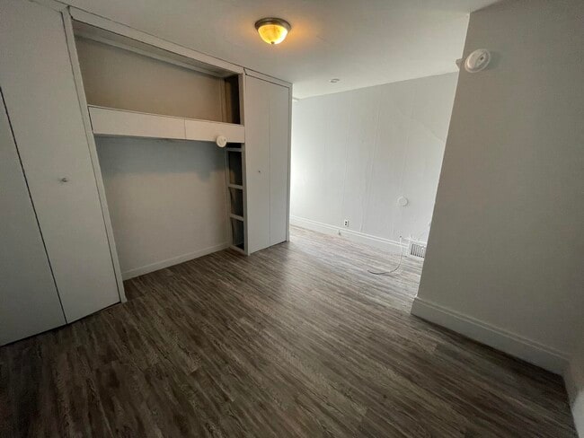 Building Photo - 614 Griffin-