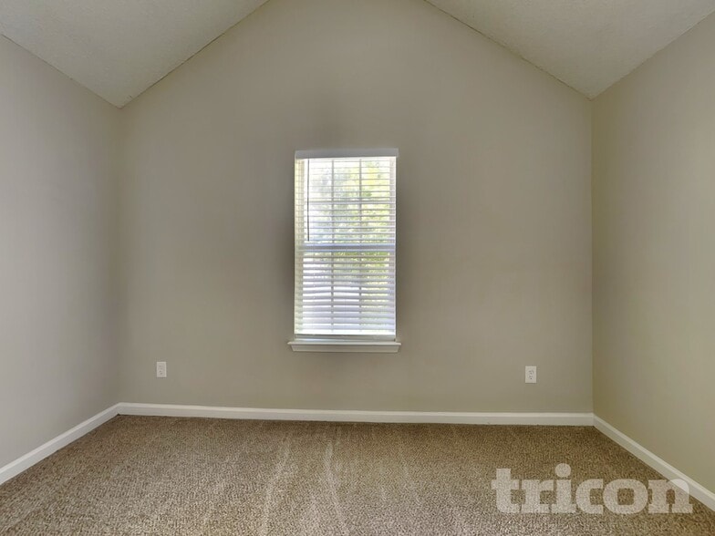 Building Photo - 1099 Sugarcreek Way