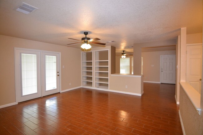 Building Photo - Bedroom 2 Bath Home in Desirable NW Bridge...