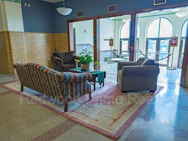 Building Photo - 1318 19th Ave