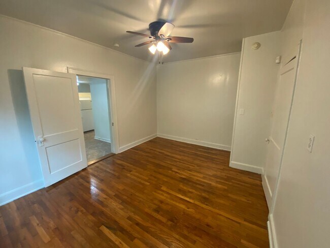 Building Photo - Charming 1 Bedroom Duplex in Trinity Park - Fenced Backyard!