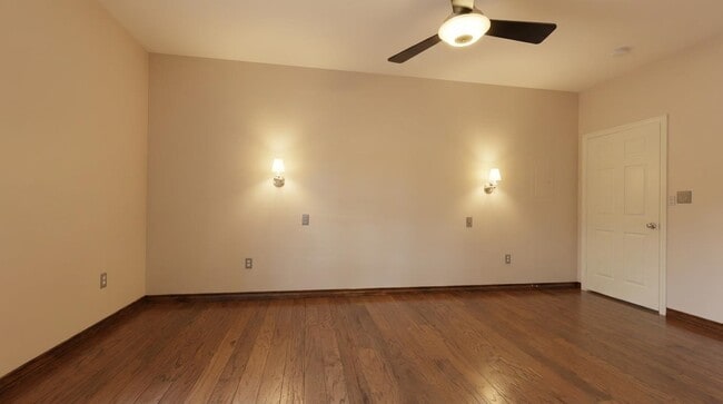 Building Photo - 2445 Monarch Dr