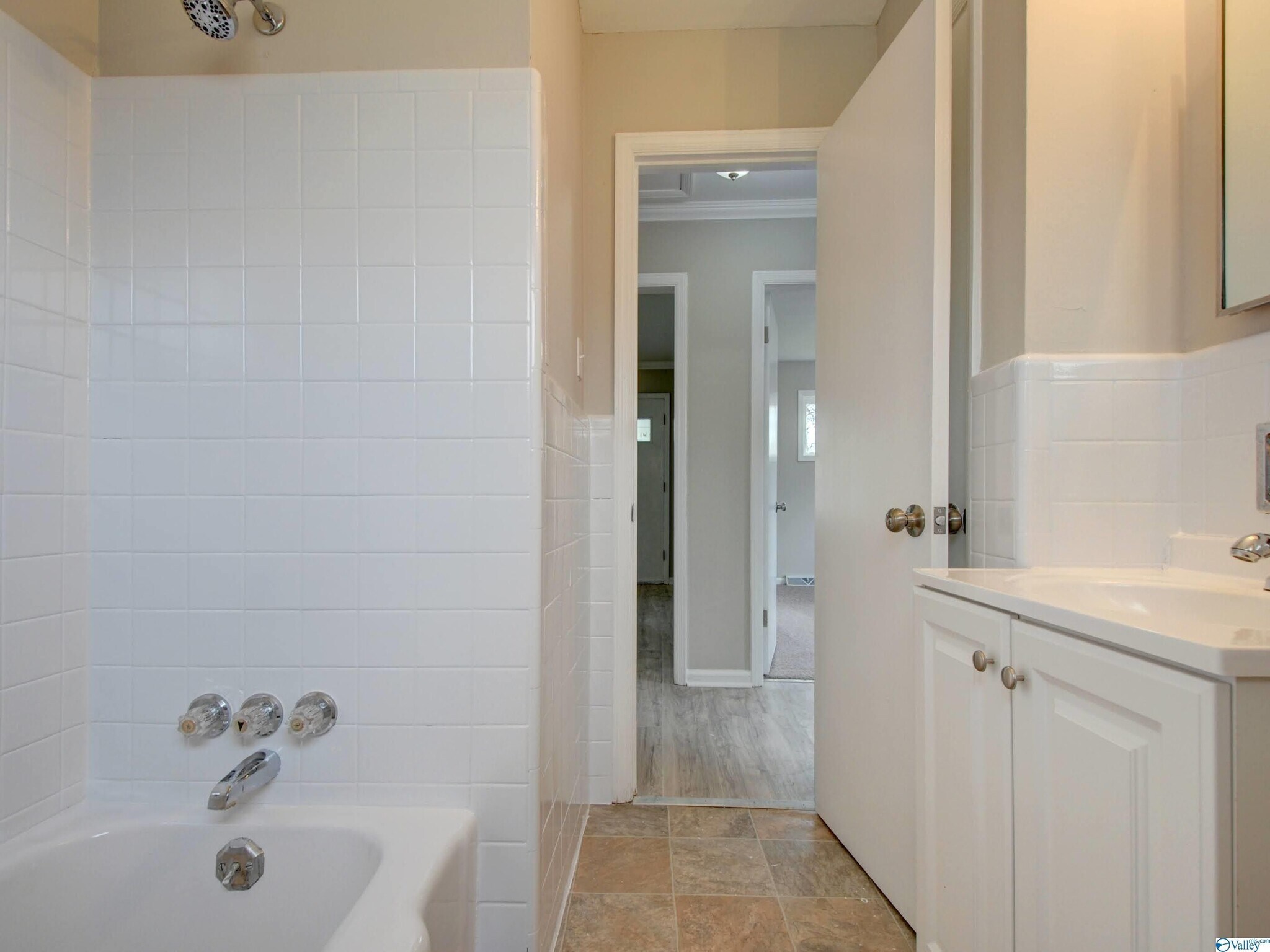 Building Photo - 609 Marguerite Dr NW