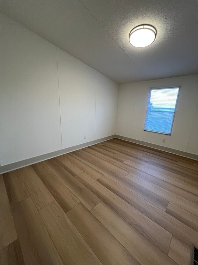 Building Photo - 1609 Walden Rd