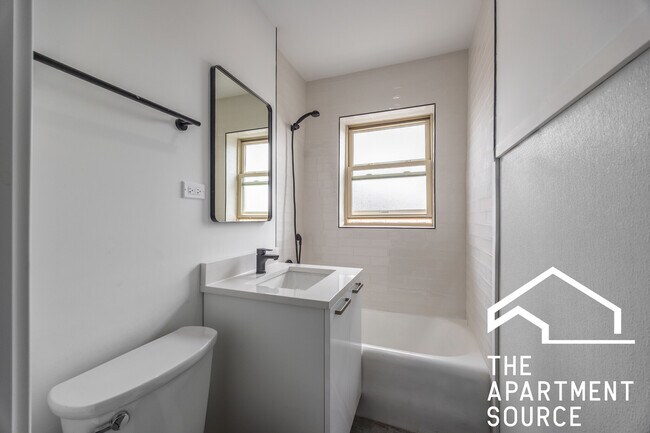 Building Photo - 1555 W Hollywood Ave