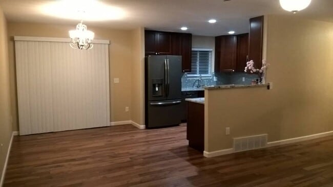 Building Photo - 803 Potter Dr