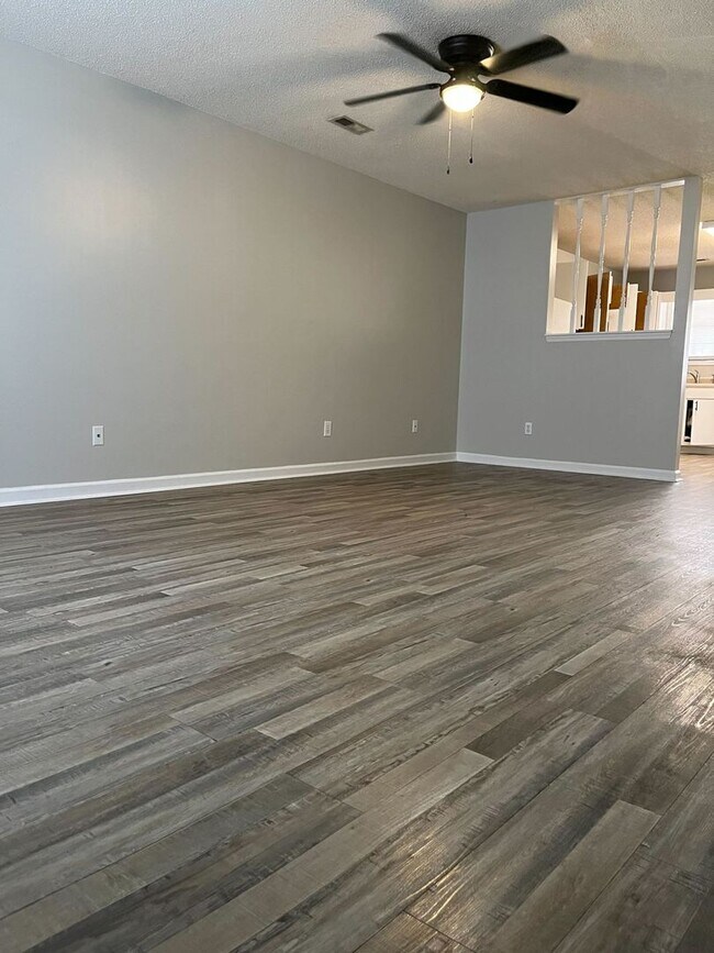 Building Photo - Beautiful Updated Townhomes in Decatur, AL
