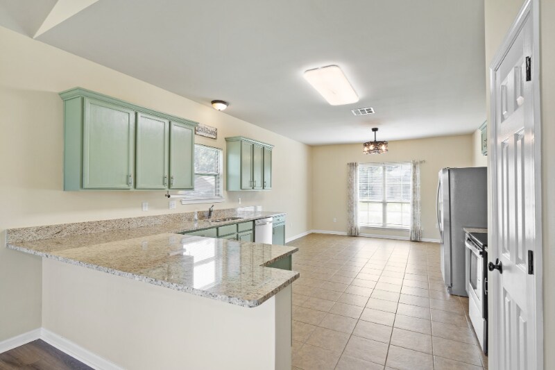 Building Photo - 42211 Broad Walk Ave