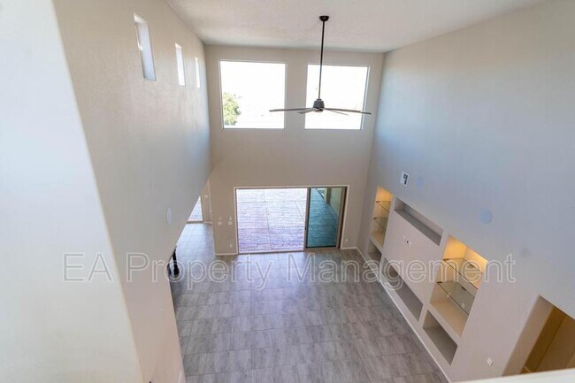 Building Photo - 827 Mesa Roja Trail NE