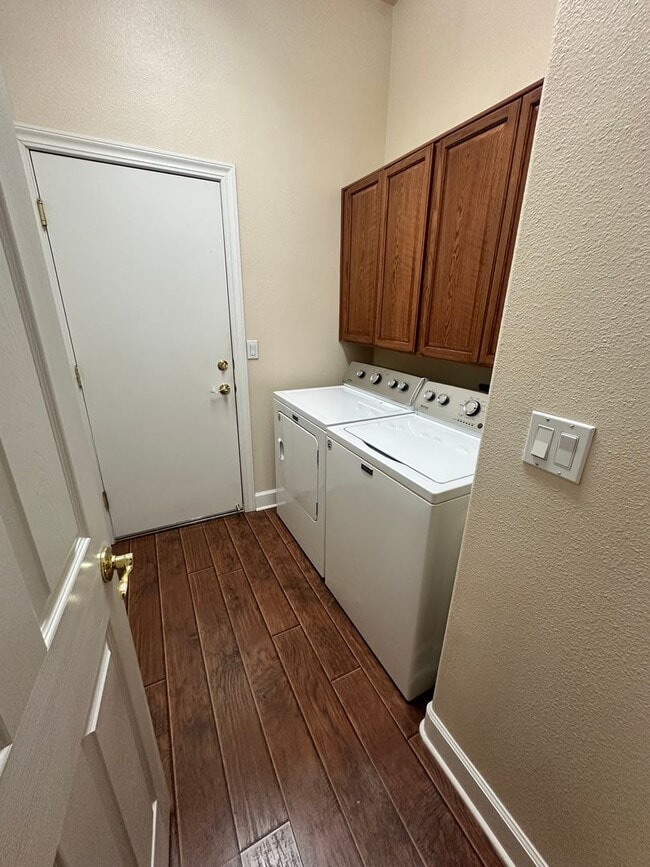 Building Photo - Toscana Charming Home in Gated 55+ Community