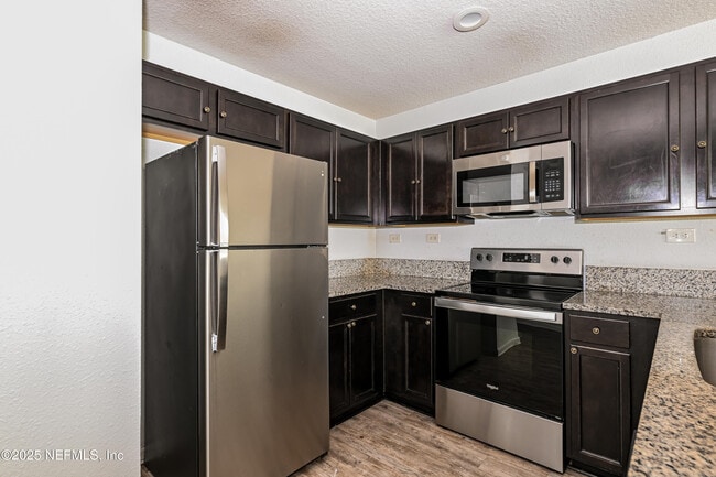 Building Photo - 524 Eiseman Wy