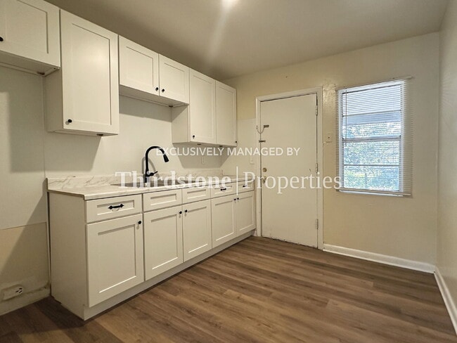 Building Photo - 5502 Plymouth St