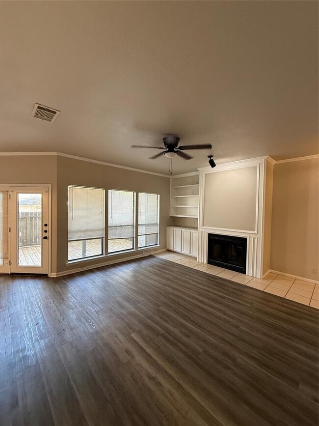 Building Photo - 6501 Columbia Oaks Ct