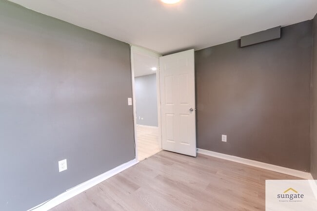 Building Photo - 945 Stormont Cir