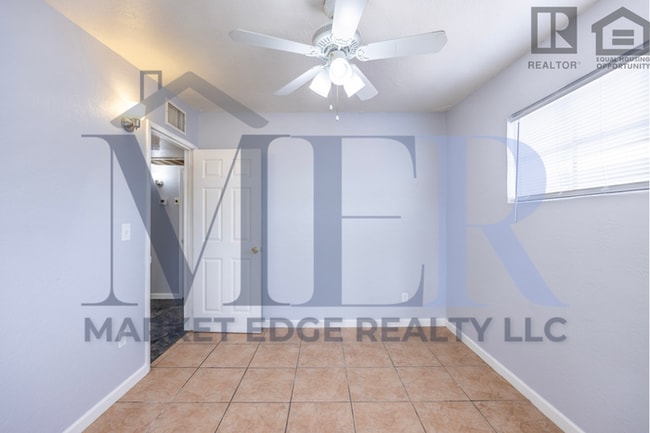 Building Photo - 3Bed/1Bath Home at Mesa/Broadway! $1499 MO...