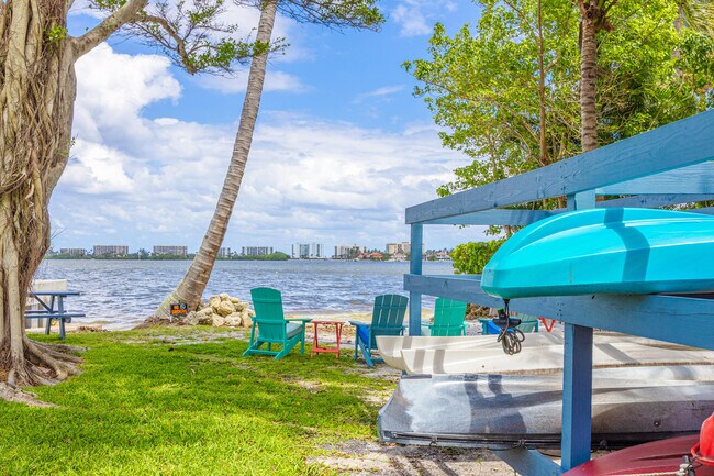 Building Photo - 1516 S Lakeside Dr