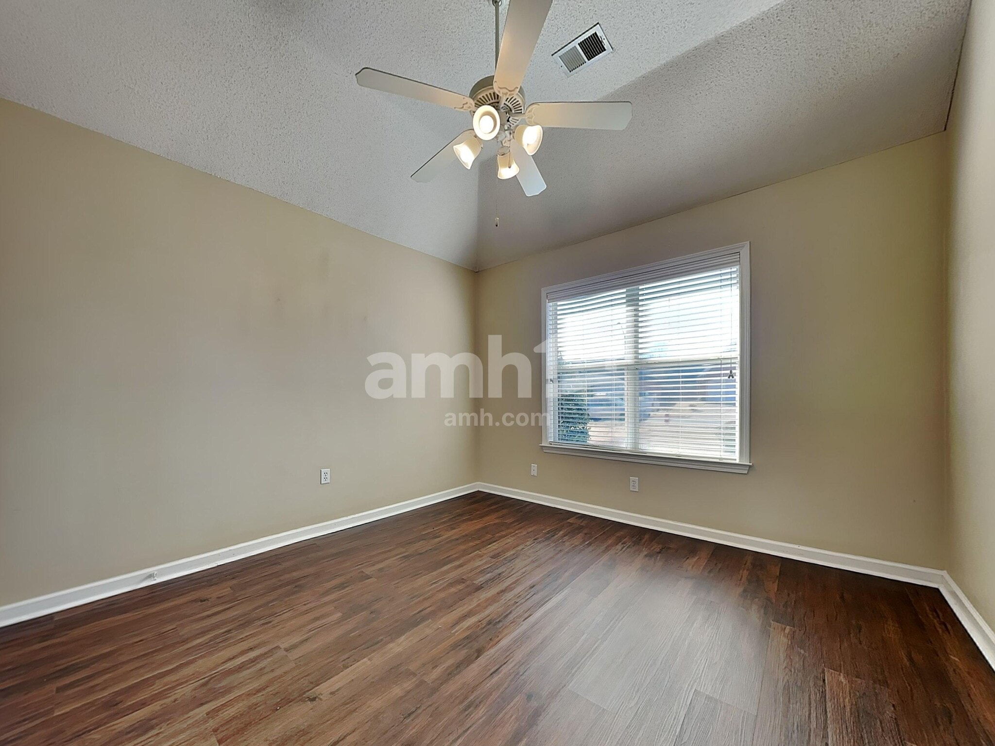 Building Photo - 7428 Acree Ln