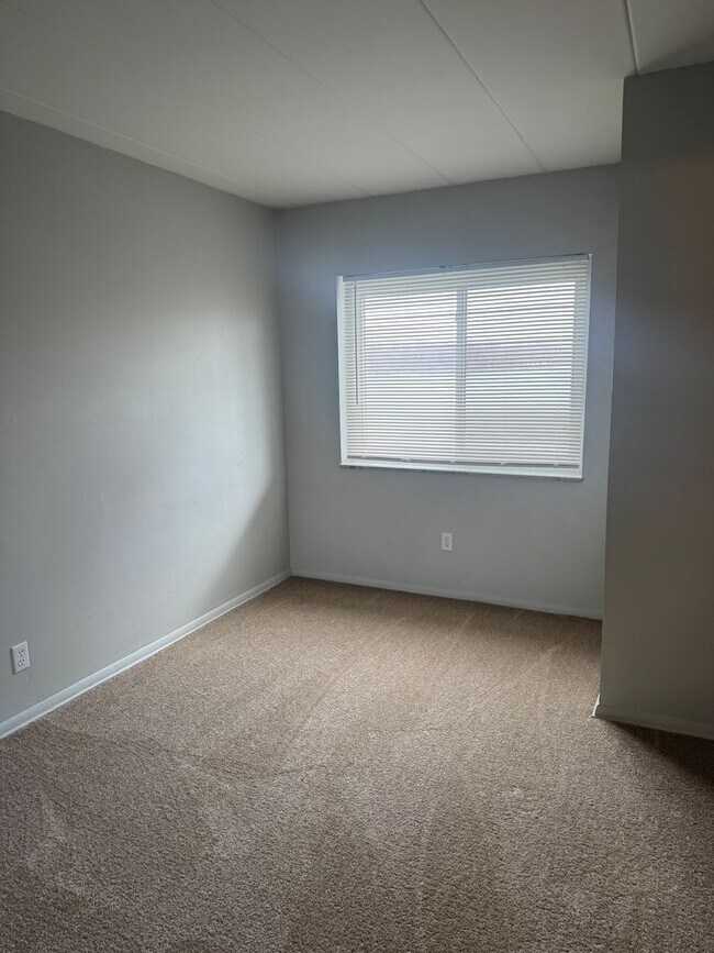Building Photo - 4235 Americana Dr