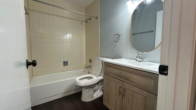 Building Photo - 201 N Waters Edge Dr
