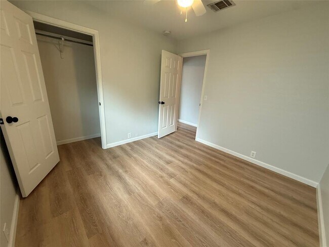 Building Photo - 2125 Kaiser Dr