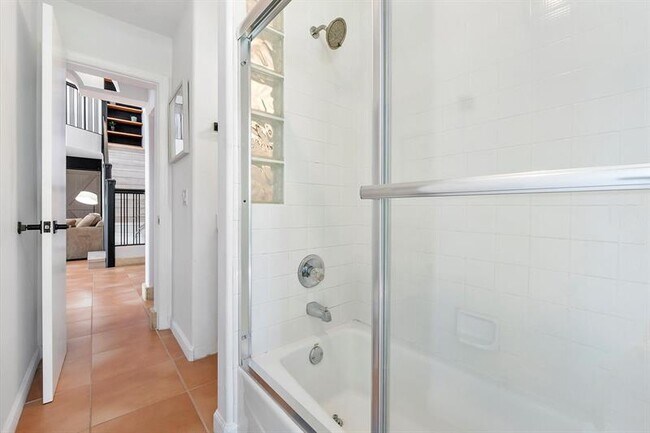 Building Photo - 2484 SE 12th St