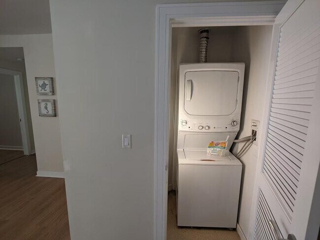 Building Photo - 5 Emerson Pl