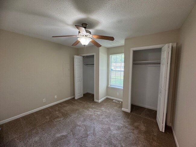 Building Photo - Cozy Single Family Home
