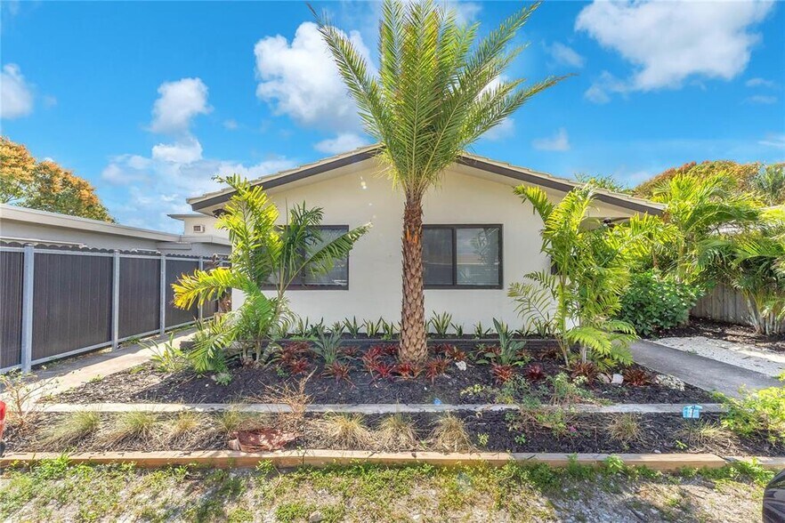 Building Photo - 754 NE 40th St