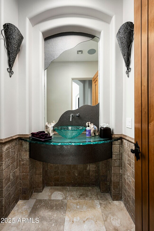 Building Photo - 6649 E Berneil Dr