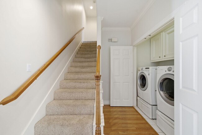 Building Photo - 3243 N Pemberton Cir Dr