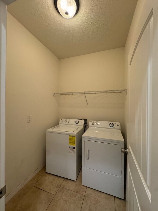 Building Photo - SPACIOUS 4BR/2BA IN THE SAINT CLOUD AREA