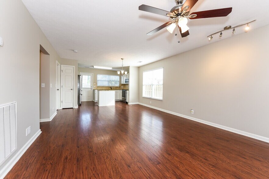 Building Photo - 2900 Summer Hollow Ct