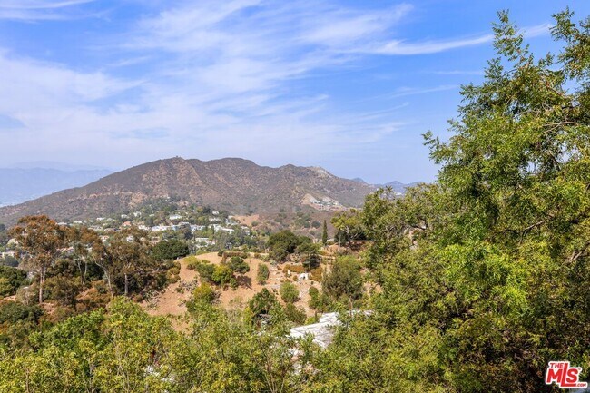 Building Photo - 7191 Pacific View Dr