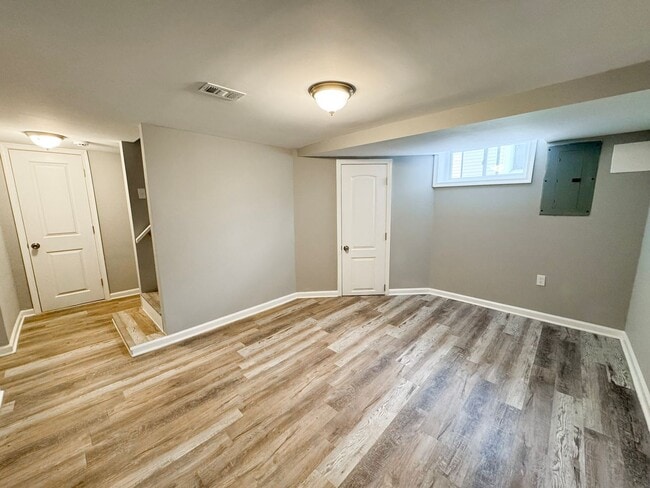 Building Photo - Charming 3 Bed 3 Bath Sitting On A Large Lot In Beautiful Summit Veitch