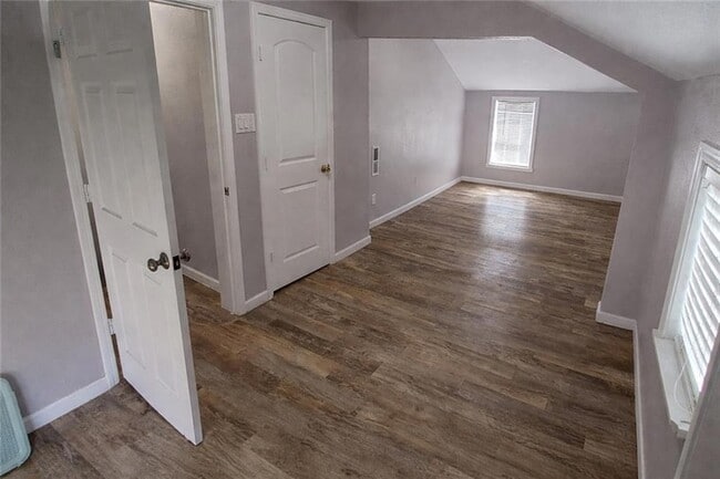 Building Photo - 1115 5th Ave