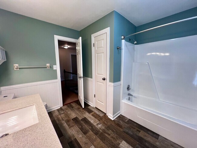 Building Photo - Large 6 bedroom home with Pool in Virginia Beach
