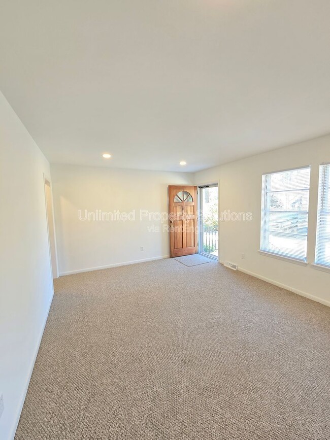 Building Photo - 6405 Myrtle Grove Rd