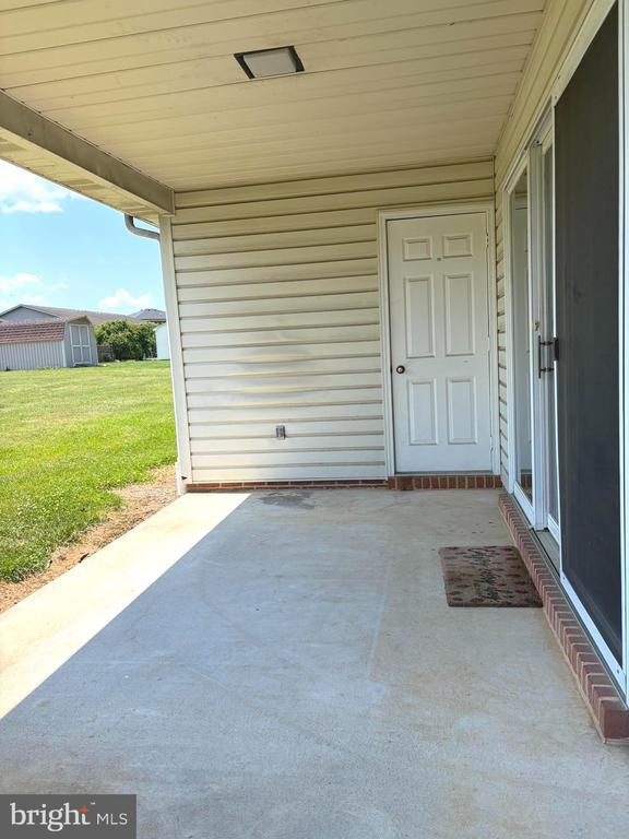 Building Photo - 62 Chadwick Dr